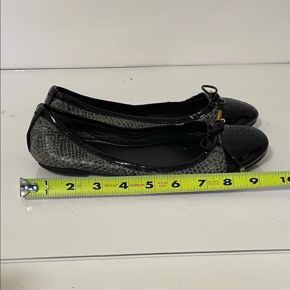 Tory Burch Black and Textured Gray Loafers with Bow - Picture 8 of 10